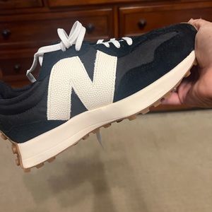 NWT HTF New Balance 327 black and white .womens SZ 9.